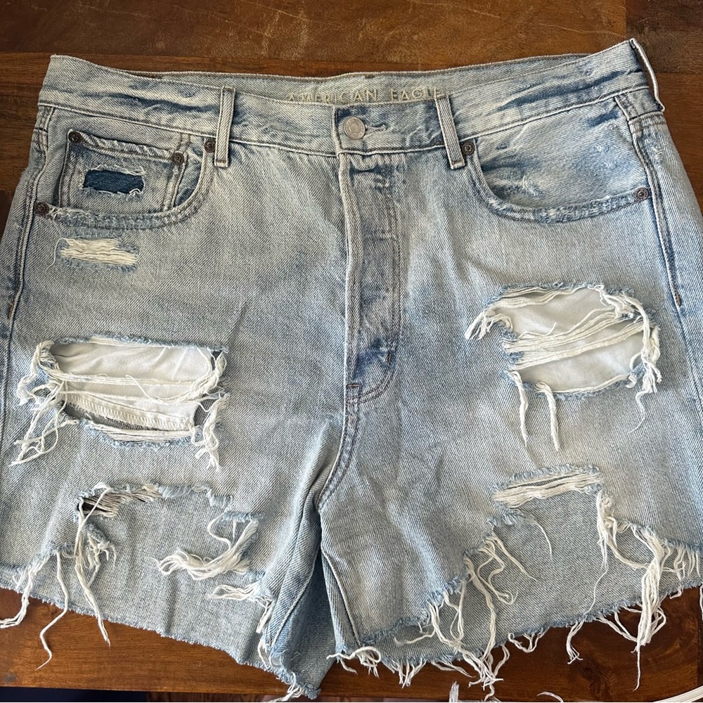 American Eagle Outfitters 90’s Boyfriend Light Blue Distressed Jean Shorts 14